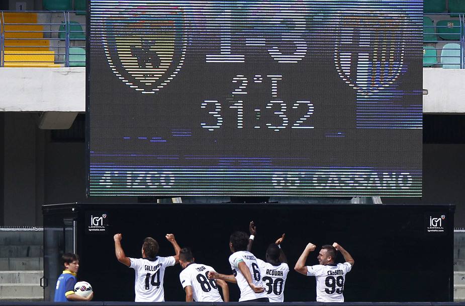 Una perla al 20&#39; della ripresa, una magia 12&#39; pi tardi: cos Antonio Cassano ha ribaltato la gara del Bentegodi contro il Chievo. Dall&#39;1-0 di Izco, al 3-2 per il Parma con la doppietta del barese e il primo gol in Serie A di Massimo Coda. Tre gol in due partite: Cassano  tornato FantAntonio. LaPresse 